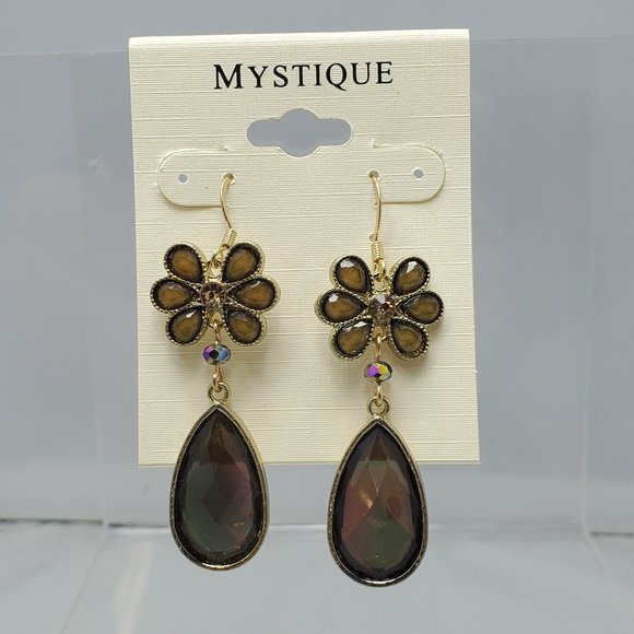 Mystique garnet color tear drop fish hook earring - Picture 1 of 4